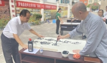 罗甸县老年大学联合多部门开展“喜迎党的二十大·挥墨庆重阳”现场书法创作活动